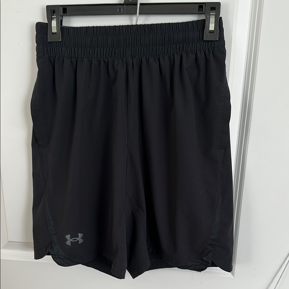 Under Armour Men’s Black Athletic Shorts Relaxed Fit